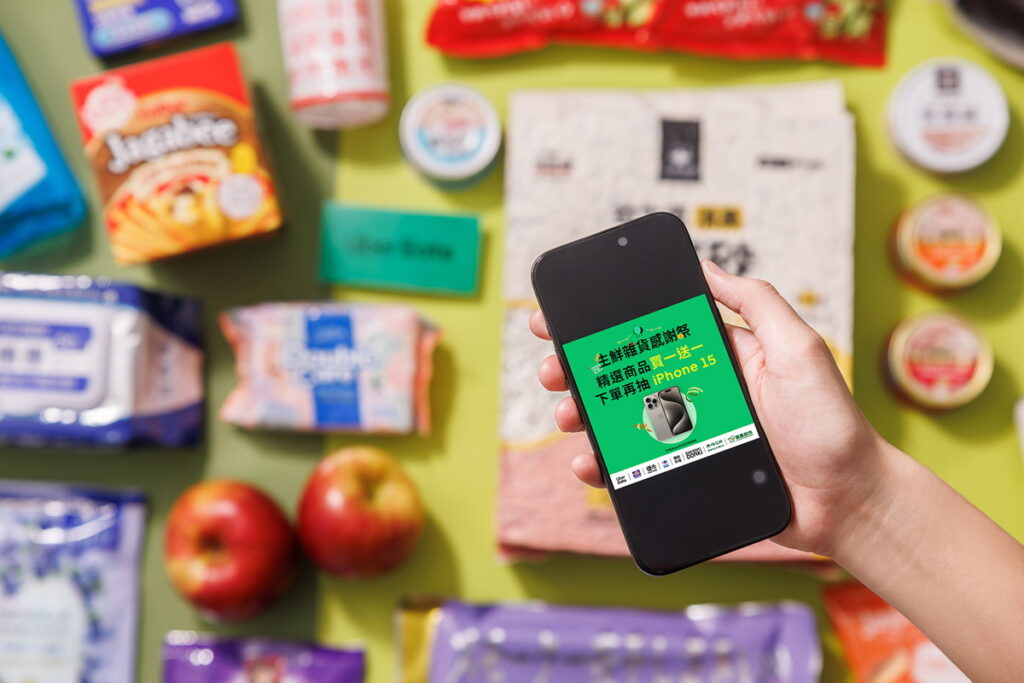 Uber Eats 加碼打造「感謝祭大回饋」專區，消費者只要於指定活動商家的專區內購買任一品項即可參加抽獎，最大獎 iPhone 15 Pro 帶回家。（Uber Eats 提供）