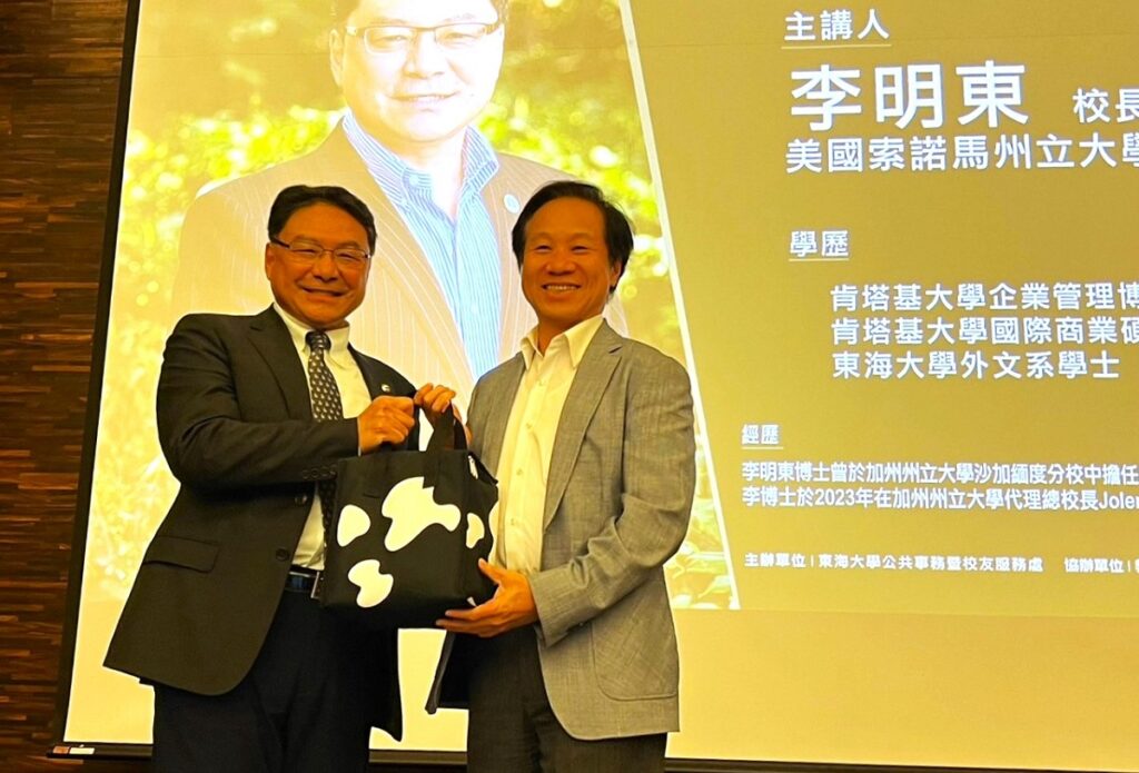 李明東校長(左)、張國恩校長合影。(圖/東海大學提供)