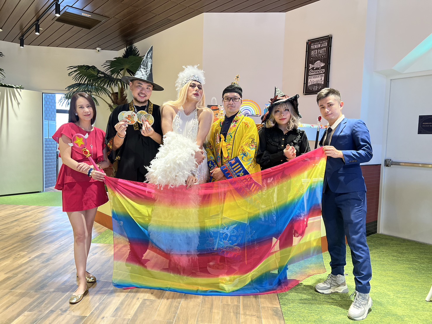 此次活動還邀請知名「Drag Queen」台版妮可基嫚出席活動站台。(太陽神塔羅/提供)