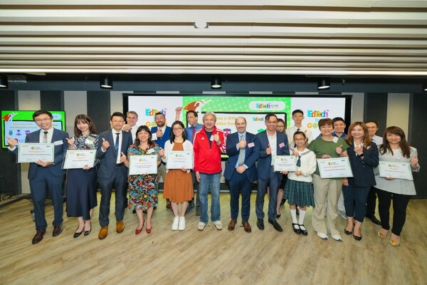 相片3:薯片叔叔共創社頒發教育科技英雄獎 (K12組別)。 相片3:薯片叔叔共創社頒發教育科技英雄獎 (K12組別)。