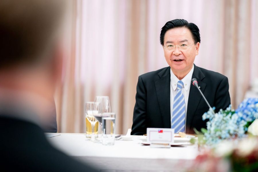 147位國人選擇留在以色列 吳釗燮:與每位僑民都保持聯繫 238 147位國人選擇留在以色列 吳釗燮:與每位僑民都保持聯繫 237