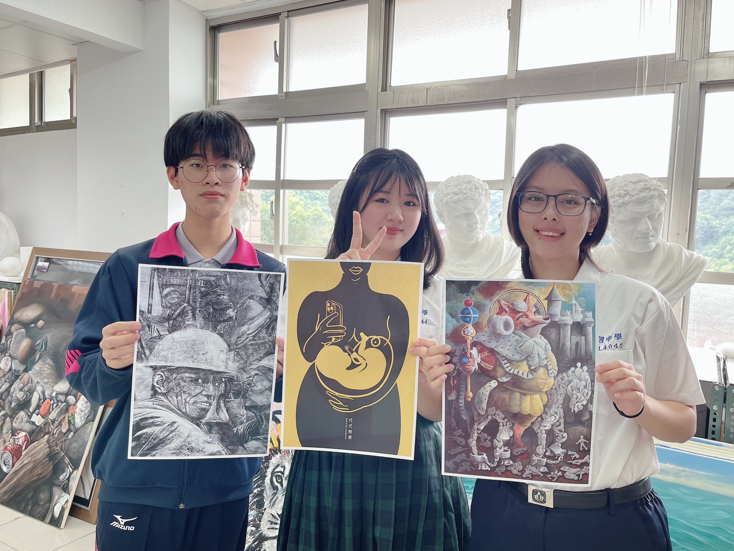 112 學年度全國學生美術比賽基隆初賽二信廣設「三冠王」