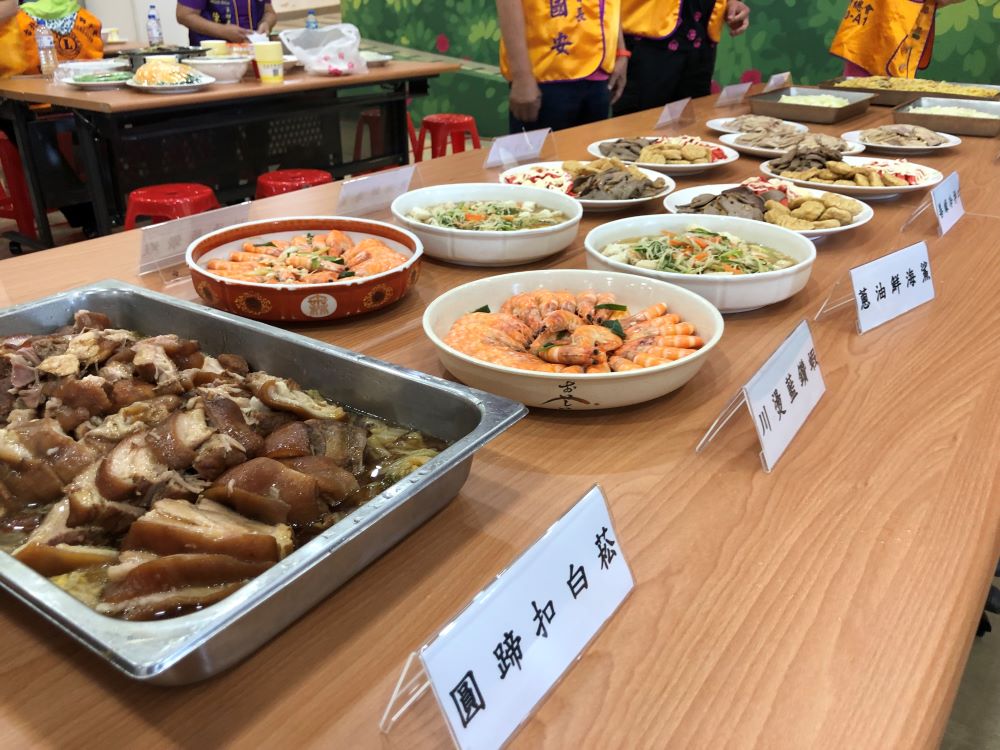 《圖說》豐盛菜色。〈社會局提供〉