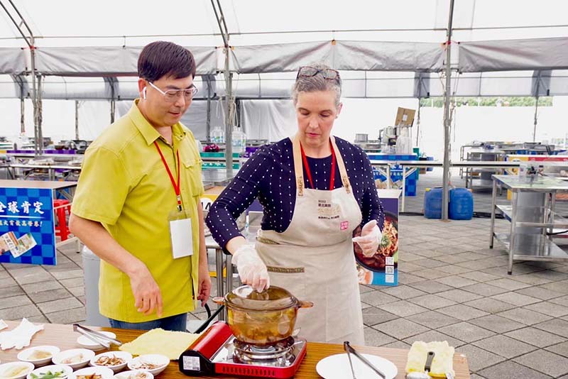 針對美豬洗產地問題,美國在台協會(AIT)發出聲明表示,美方同意所有食品都應正確貼上標籤。圖/引自美國在台協會AIT臉書