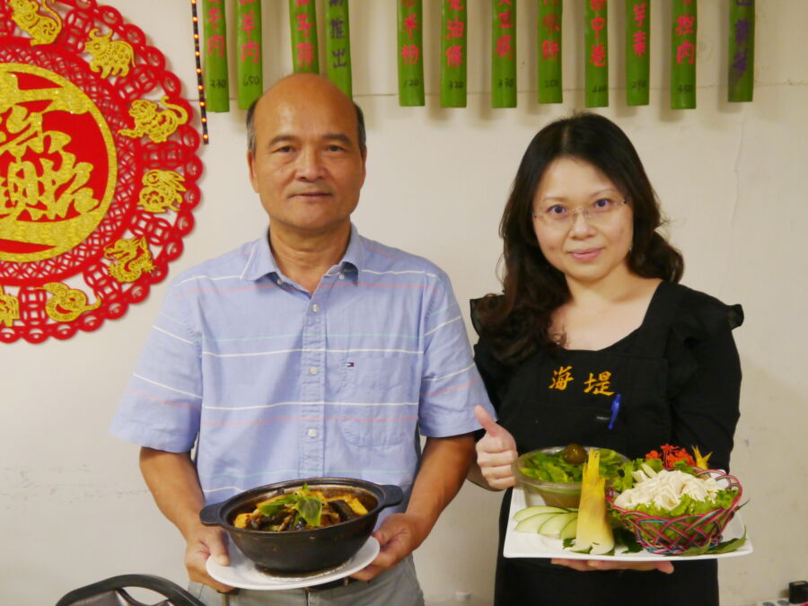 圖／棄公從商的前八里鄉長柯慶長攜手大學任教妻子陳欣怡，打造20年全台唯一竹筍料理主題餐廳。（圖／柯慶長提供）