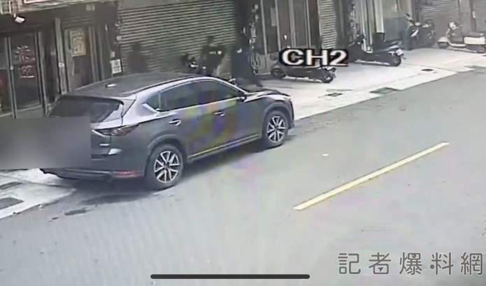 與手機店消費糾紛 屁孩持球棒砸店 5嫌到案遭法辦 68 788E39B4 E339 4D9E A300 C75EF0860A3E | 社會 社會 記者爆料網