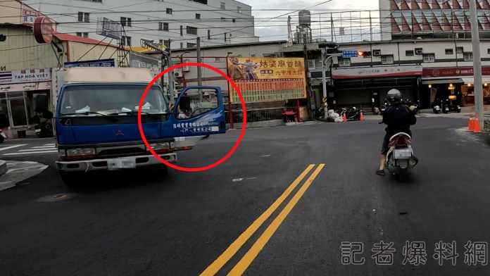 獨家/貨車車門「大開放」撞對向車 驚險瞬間全曝光 65 | 社會 社會 記者爆料網