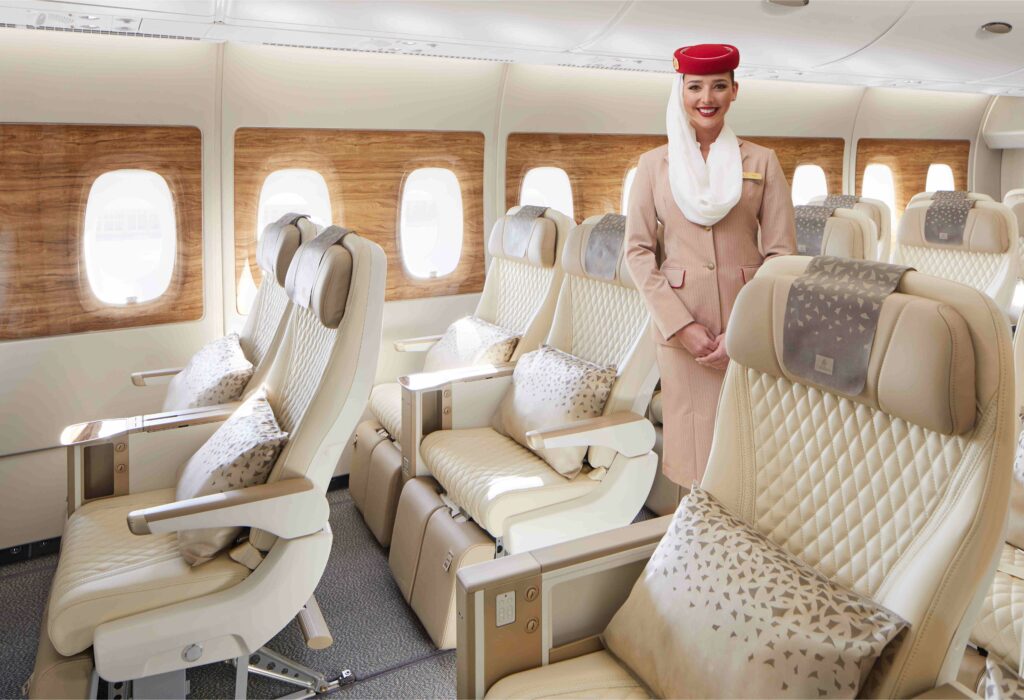 阿聯酋航空目前正在翻新67架A380的客艙,為所有艙位配置最新裝飾與產品,包括新推出的豪華經濟艙座椅。