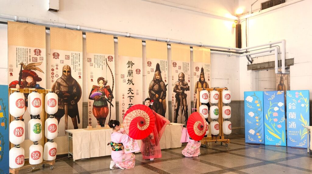 第五屆「鈴蘭通散步納涼會」記者會開場,由優美典雅的西川流日本舞踊表演。(圖/陳惠玲攝影)