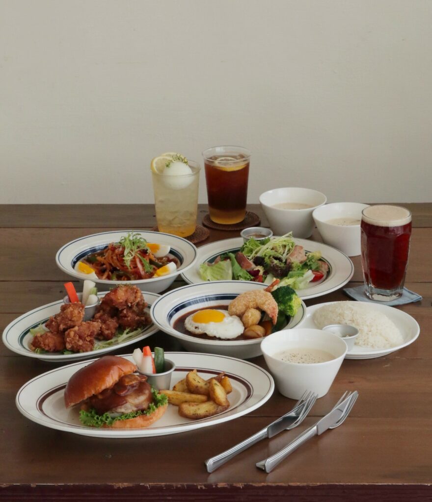為了符合當地商圈和賣場特性,青春.Aoharu-Burger特別推出3人份套餐組合,歡樂相聚用餐不用擔心吃不飽又傷荷包。