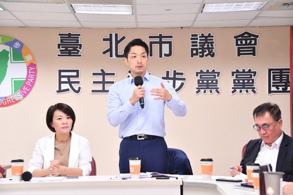 蔣萬安市長赴市議會民進黨團報告重大預算及法議案。（圖/北市政府提供）