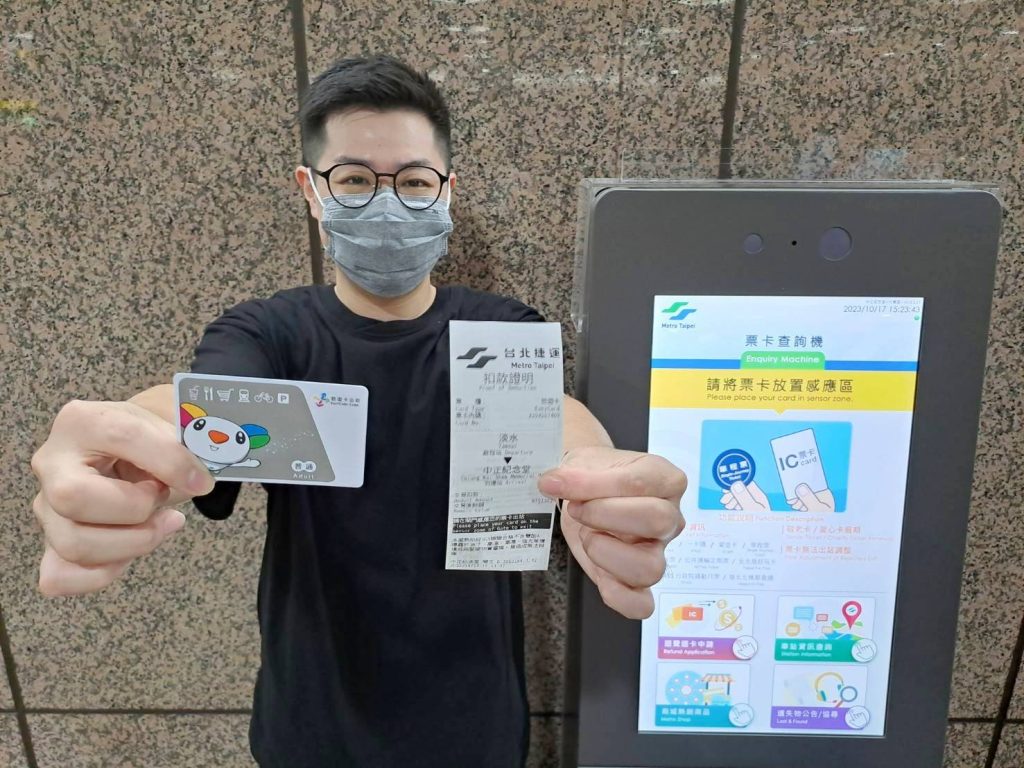 示範票卡無法出站時的操作辦法。(圖/北市政府提供)