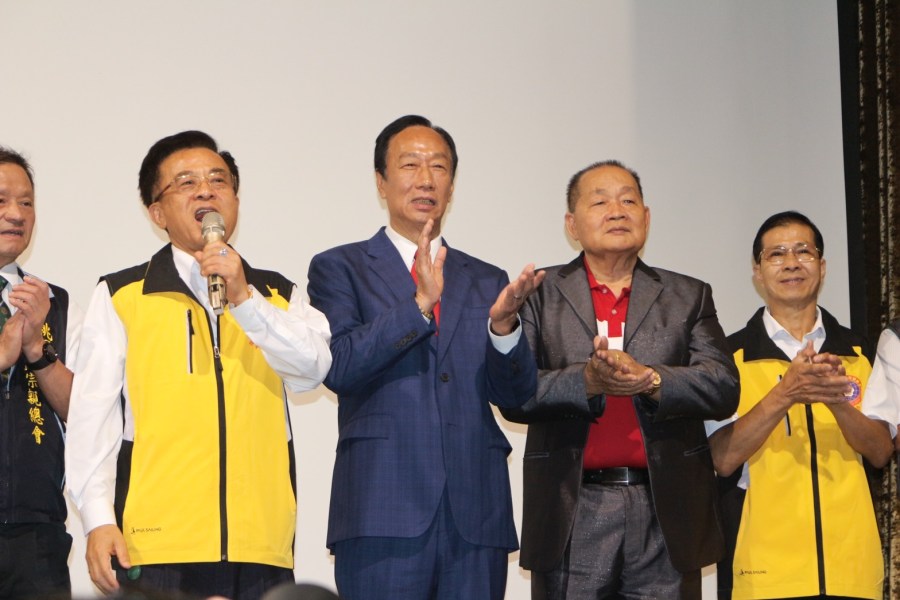 提兩輪投票制呼應柯文哲 郭台銘今生日喊「說過馬上撥雲見日」 220 提兩輪投票制呼應柯文哲 郭台銘今生日喊「說過馬上撥雲見日」 219