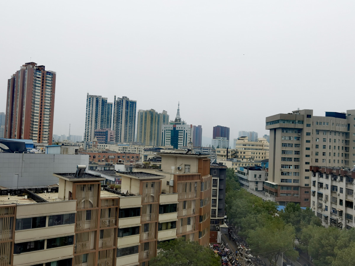 中國房市價格出現泡沫化的現象。