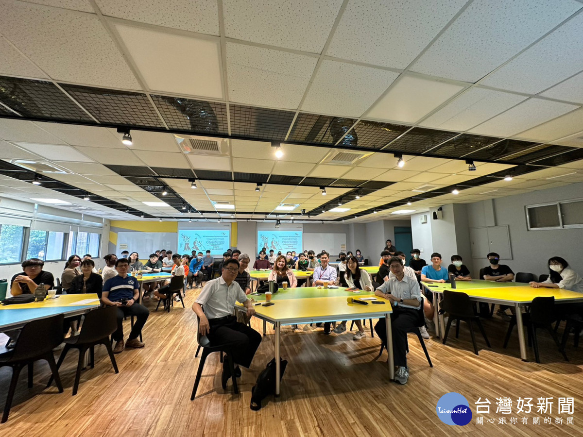 中原大學與世界先進合作開設半導體製程實務課程，共同建立新的人才培育模式。