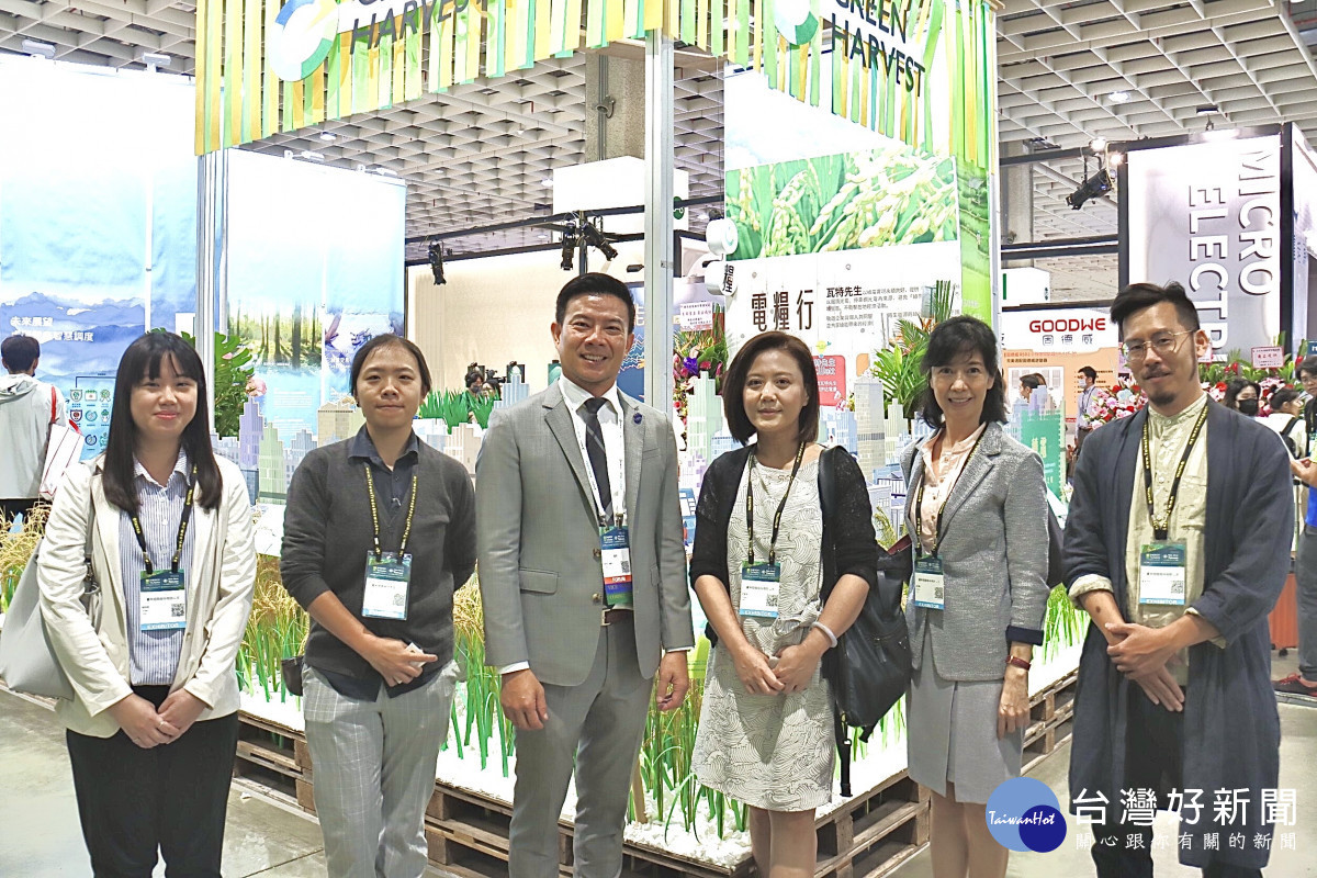 左一 文策院林容琦 左二 半隻羊盧盈文 左三 睿禾控股陳坤宏董事長 右三 益鈞環科沈國芬副總 右二 文策院栗襄沂組長 右一 半隻羊葉洋