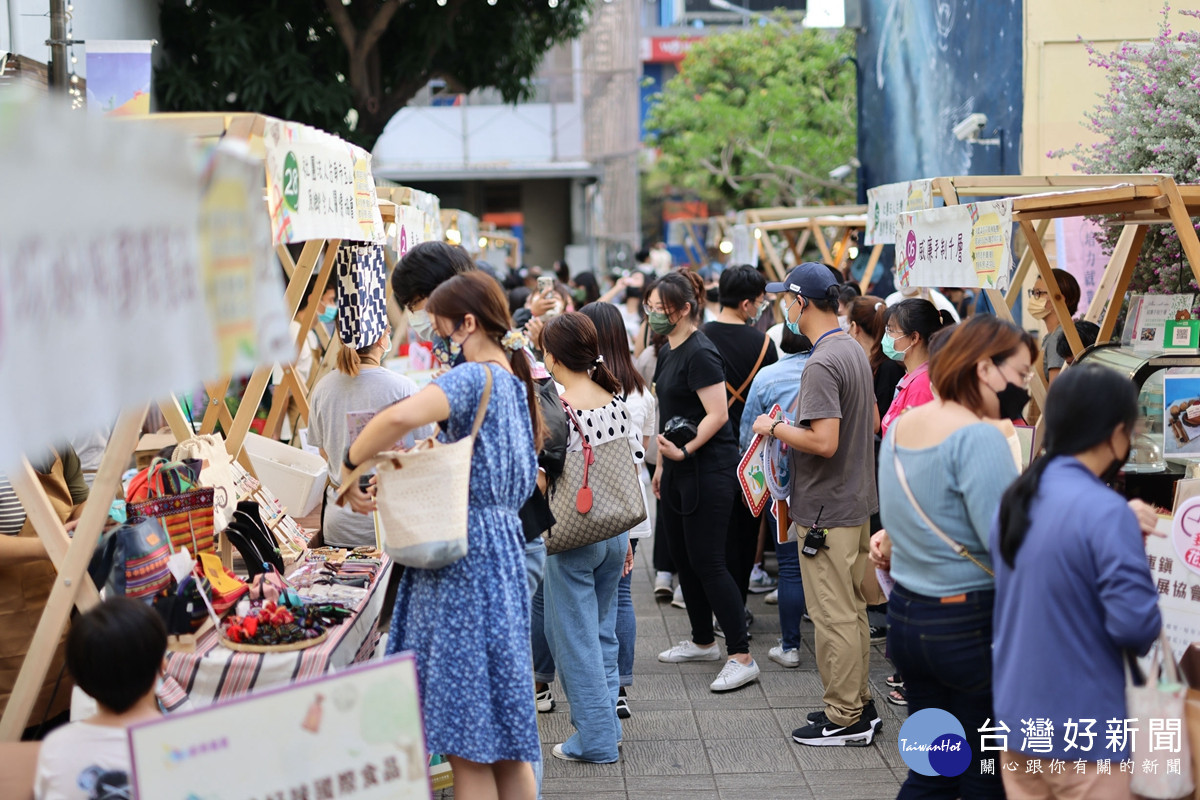 雲嘉南分署年度盛會「好時光靚市集」10月21日登場，集結34家多元培力單位與微型創業鳳凰商家熱鬧展售。