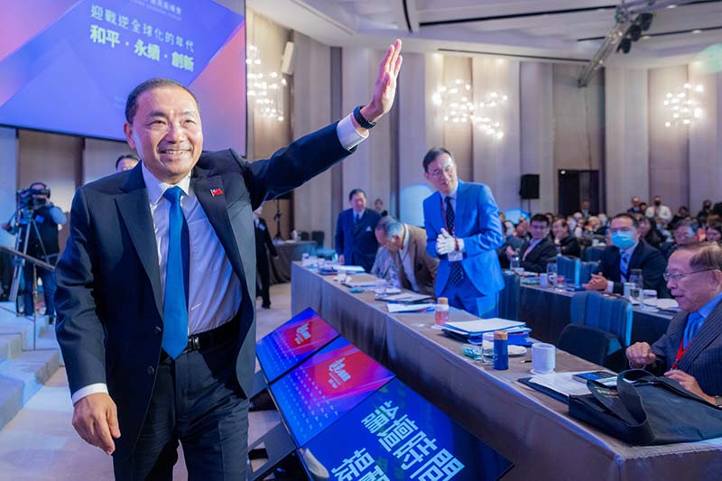 國民黨總統參選人侯友宜允諾當選總統半年內成立特偵組,1年內徹查光電、疫苗、缺蛋弊案,引發柯文哲大酸「活在包青天時代」。圖/引自侯友宜臉書