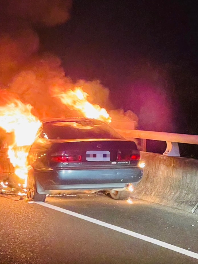 (有片)火燒車!國道3南向475K自小客車行駛中起火 駕駛緊急逃生 53 | 社會 社會 記者爆料網
