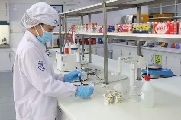 Vinamilk的榴蓮酸奶產品專門針對中國市場進行研究和生產 Vinamilk的榴蓮酸奶產品專門針對中國市場進行研究和生產