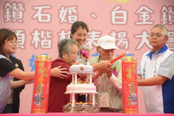 牽手逾半世紀 許淑華表揚金鑽婚 祝福重陽節快樂