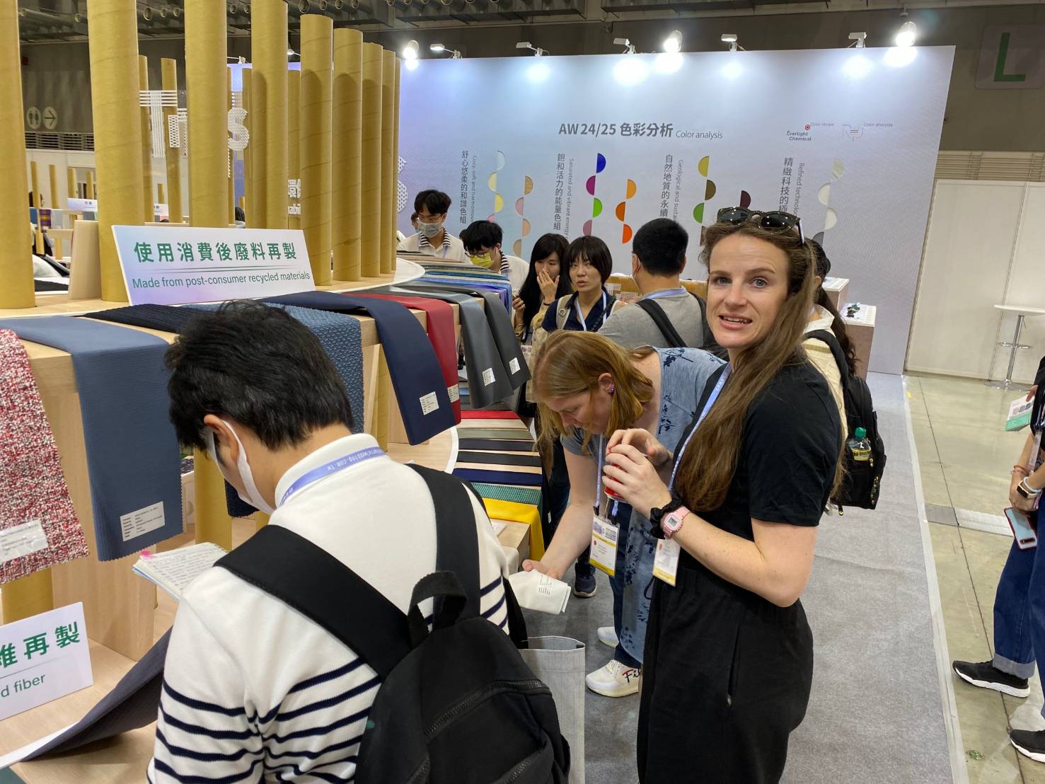 買家到場參觀採購熱烈。(圖/紡拓會提供)