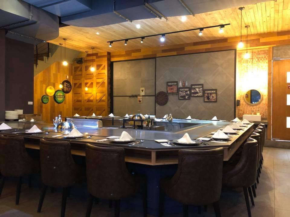 君子蘭新鐵板料理質感滿點,吸引眾多網紅打卡。