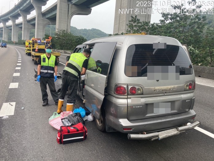 國道林口段小貨車追撞大貨車 駕駛受困獲救送醫搶救宣告不治 64 S 41500678 | 社會 社會 記者爆料網
