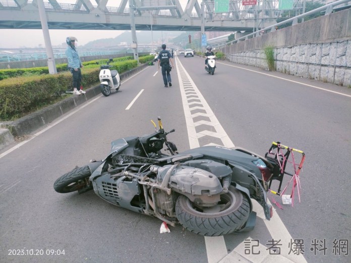 新北環快自撞車禍! 外送員身體不適自撞分隔島傷重不治 71 新北環快,自撞車禍,外送員