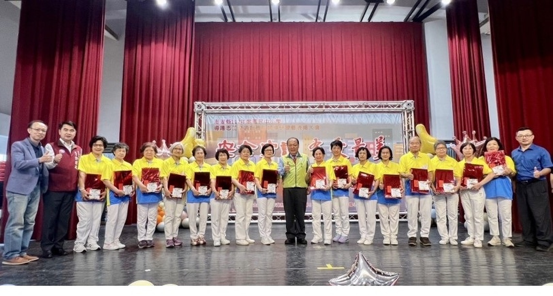 表揚交通導護志工 陳光復:感謝風雨無阻 守護學童安全