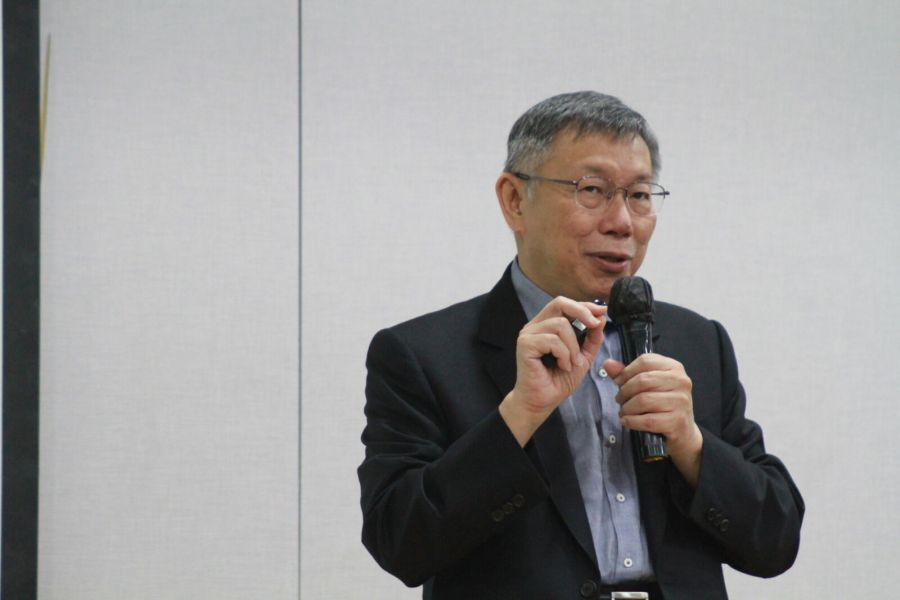 民眾黨總統參選人柯文哲提出守護財政紀律記者會。（方炳超攝）