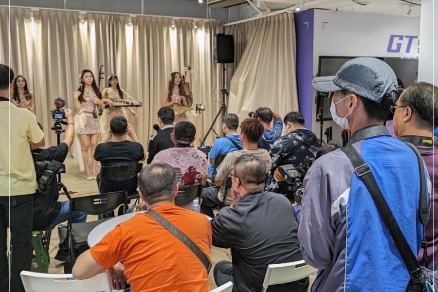 連署站變身展演空間 賴佩霞：郭台銘用行動力挺藝文工作者 221