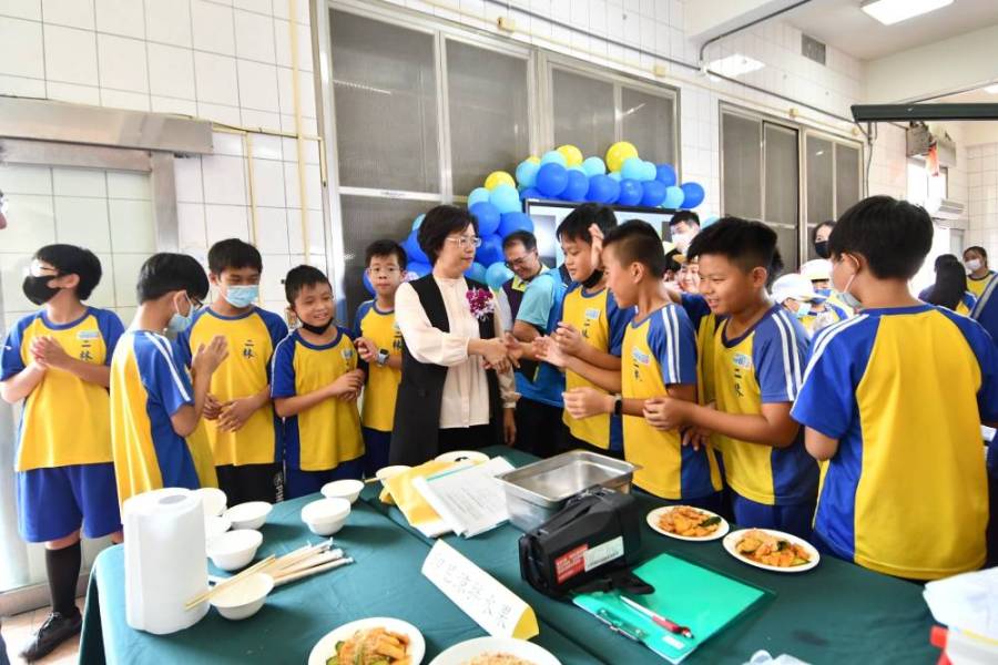 億元擴建中央廚房供25所國中小 王惠美:提升偏鄉飲食品質 228 億元擴建中央廚房供25所國中小 王惠美:提升偏鄉飲食品質 227