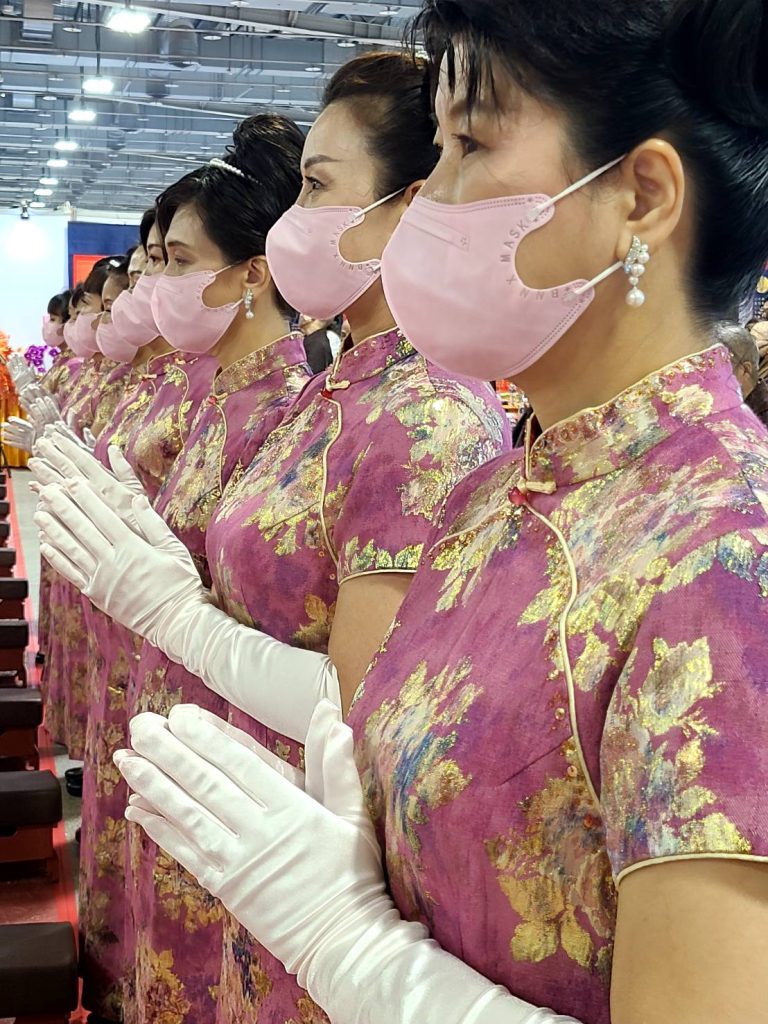 恭迎孔雀明王入場儀式莊嚴。（記者林金聖攝）