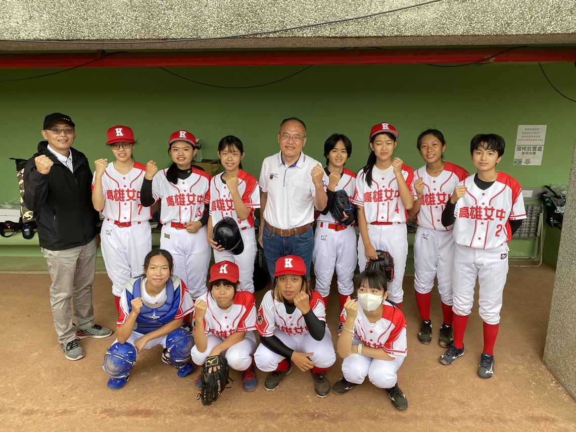 漾新聞|雄女寫下百年校史新篇章 黑豹旗首役對戰純男隊奮戰不懈