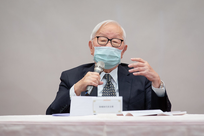 台積電創辦人張忠謀今年將第六度代表總統蔡英文參加APEC經濟領袖會議,圖為2021年張忠謀在總統府出席「APEC非正式領袖閉門會議」會後記者會。翻攝總統府網站