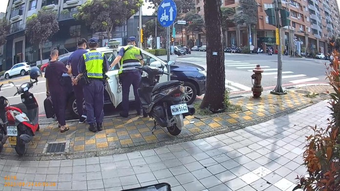 欠20萬卡債鋌而走險當詐騙車手 錢還沒還清人就準備要去牢 61 1 35 | 社會 社會 記者爆料網