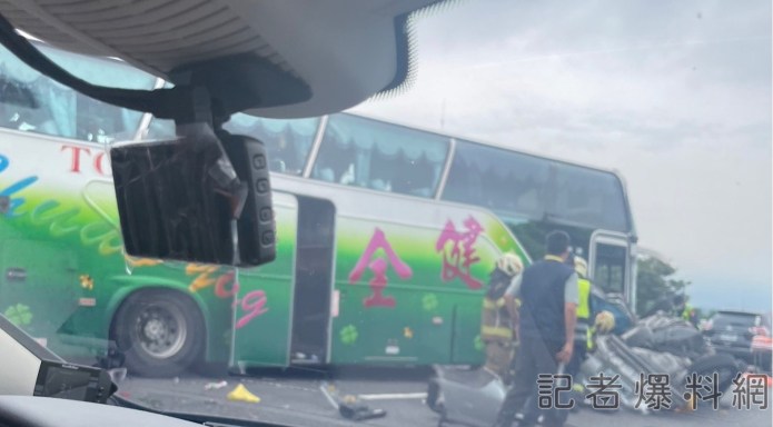 快訊/國道3號南下263.8公里遊覽車與自小客車嚴重事故 4人無生命跡象 65 國道 車禍 遊覽車