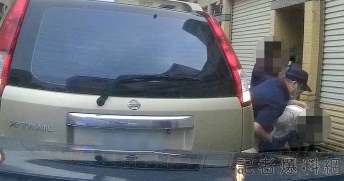 (警匪追逐片)通緝犯開贓車見警狂逃還倒車衝撞 慘遭敲窗狼狽逮捕 67 E7A120EC ADF8 4A0C 8B90 9D850E437661 | 社會 社會 記者爆料網
