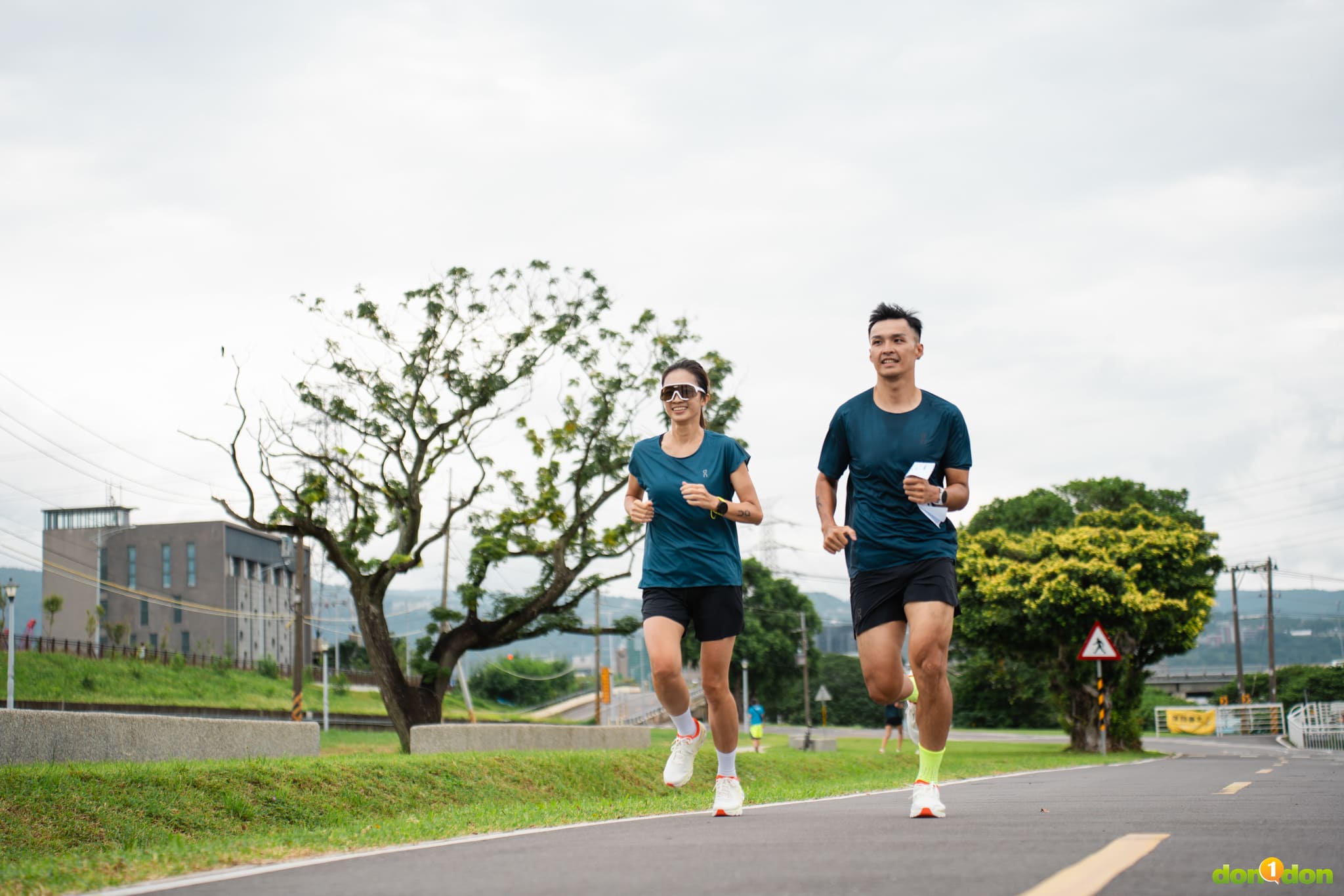 熱愛單車和跑步的 Stacy,以及今年 9 月剛完成義大利極限鐵人賽的Willy林士幃