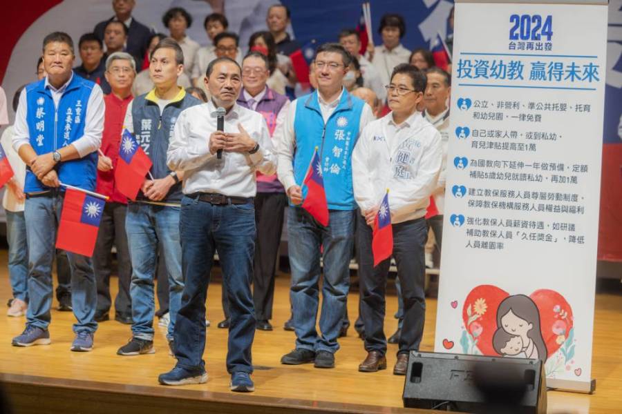 全國幼托挺侯後援會成立 侯友宜端牛肉:研議教保人員「久任獎金」 212 侯友宜21日出席全國幼托挺侯後援總會成立大會