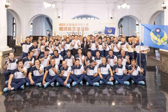竹市義消總隊拚全國競賽九連霸  高虹安授旗祝奪冠
