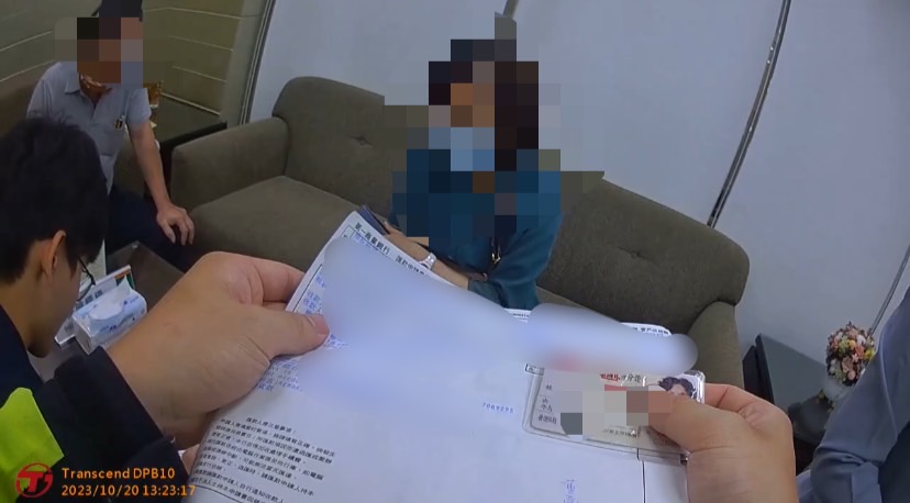 42歲的董姓婦人準備匯款新台幣170萬元給侄子，引起了銀行行員的懷疑，通報了警方。（記者黃荷琇 翻攝）