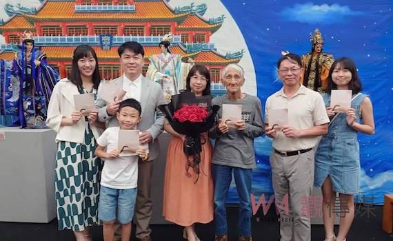 從媒體人到作家 邱嘉琪台語詩集感人發表