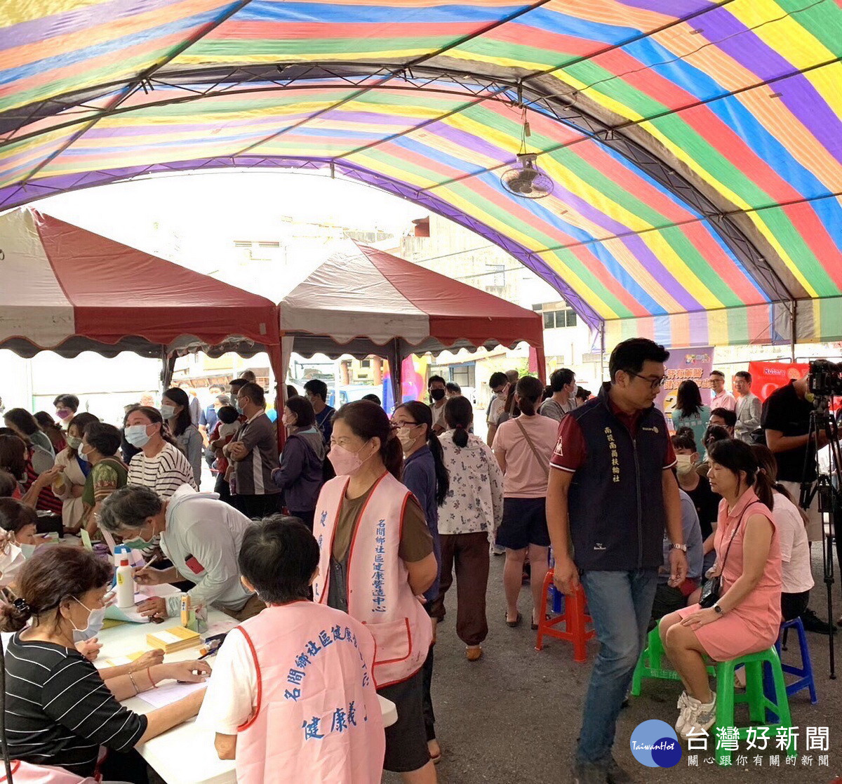 C肝篩檢吸引許多民眾排隊。(縣府提供)