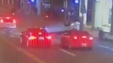 疑精神不濟!新店66歲男駕駛擦撞內側車側翻 3人送醫 59 333 | 社會 社會 記者爆料網
