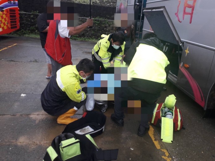 台中醉男與妻出遊醉躺遊覽車行李室 抵達後無生跡送醫不治 52 73548424 E983 4486 A237 D4B3385BCE95 | 社會 社會 記者爆料網