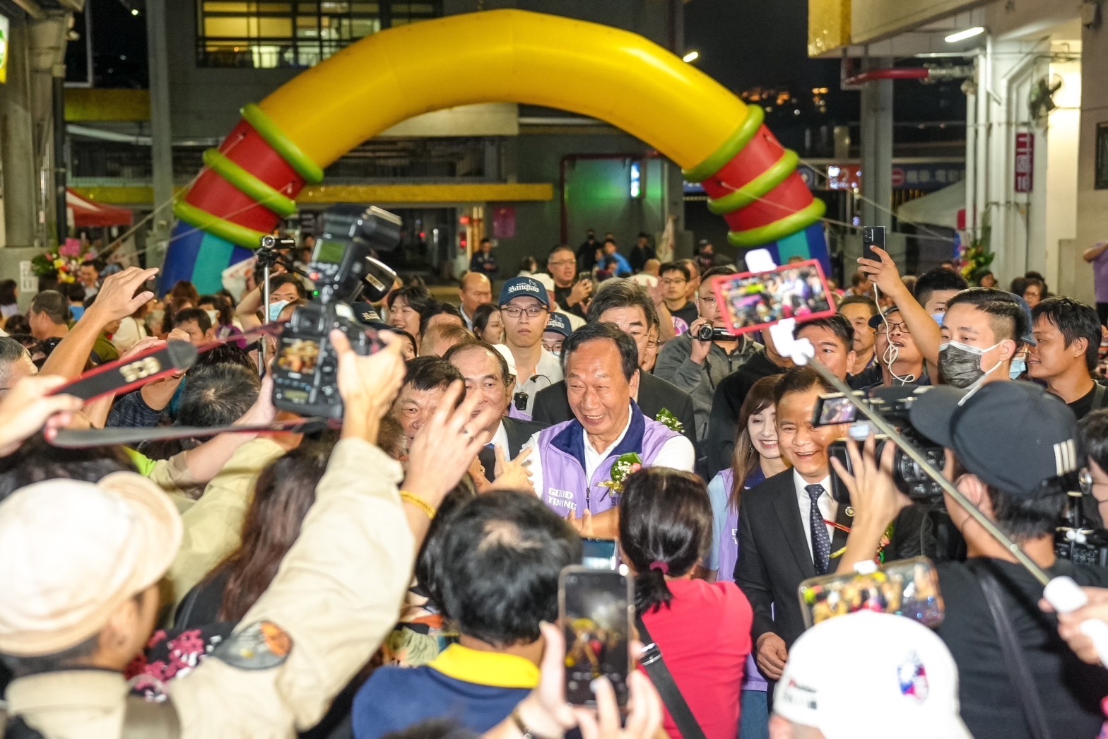 郭台銘出席雲林同鄉搏感情！郭台銘：鬥陣走！什麼都不怕！