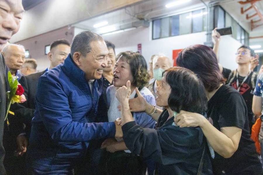 出席板橋雲林同鄉會 侯友宜:執政黨都在跟進「侯總統政見」 321 侯友宜22日參加板橋雲林同鄉會理事長交接儀式
