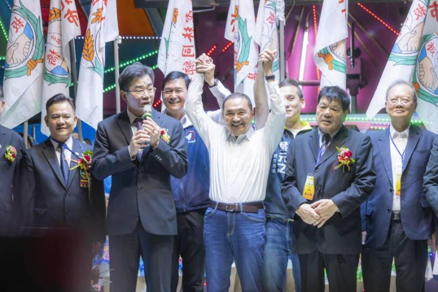出席板橋雲林同鄉會 侯友宜:執政黨都在跟進「侯總統政見」 322 侯友宜22日參加板橋雲林同鄉會理事長交接儀式